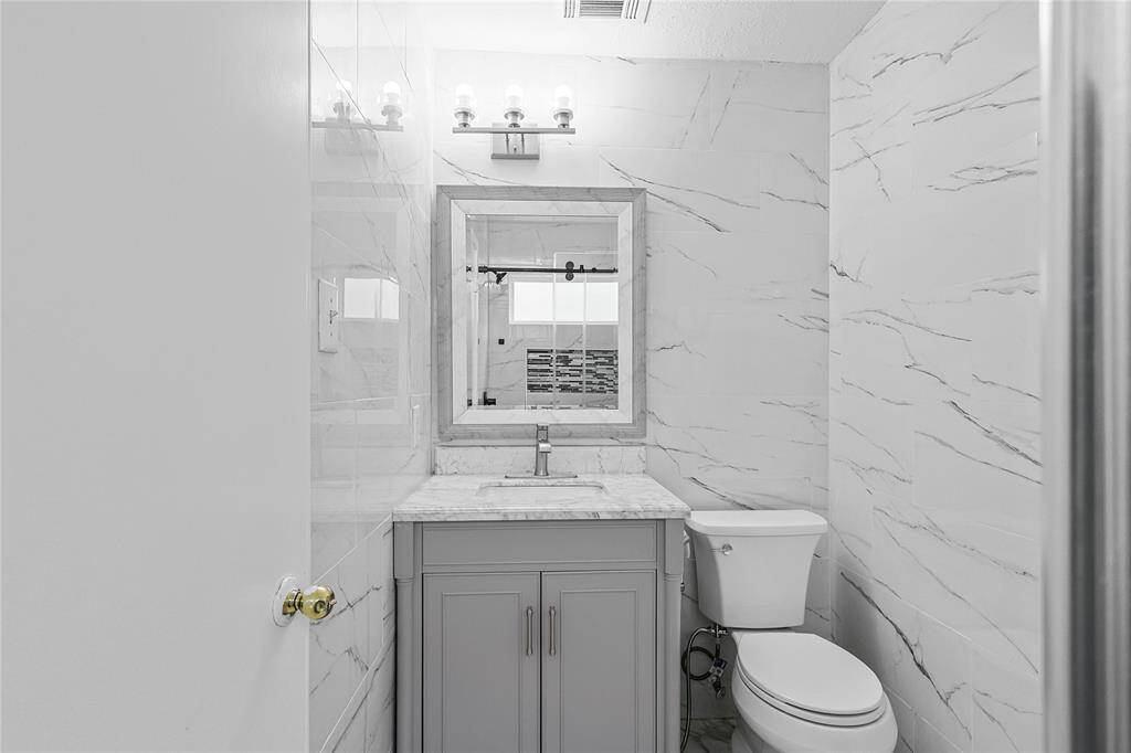 Guest Room En-Suite.  Accessible from Kitchen