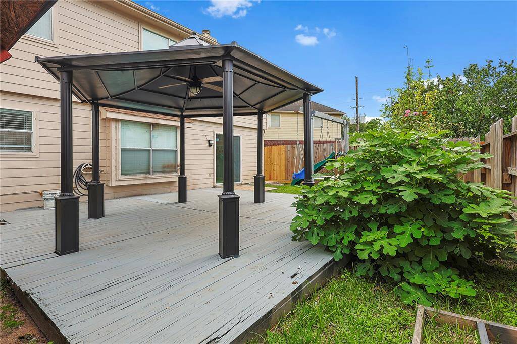 Outdoor patio for dining al fresco