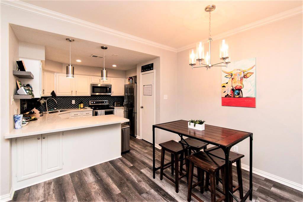 Open concept kitchen with Breakfast bar and dining area, with beautiful pendant lightings