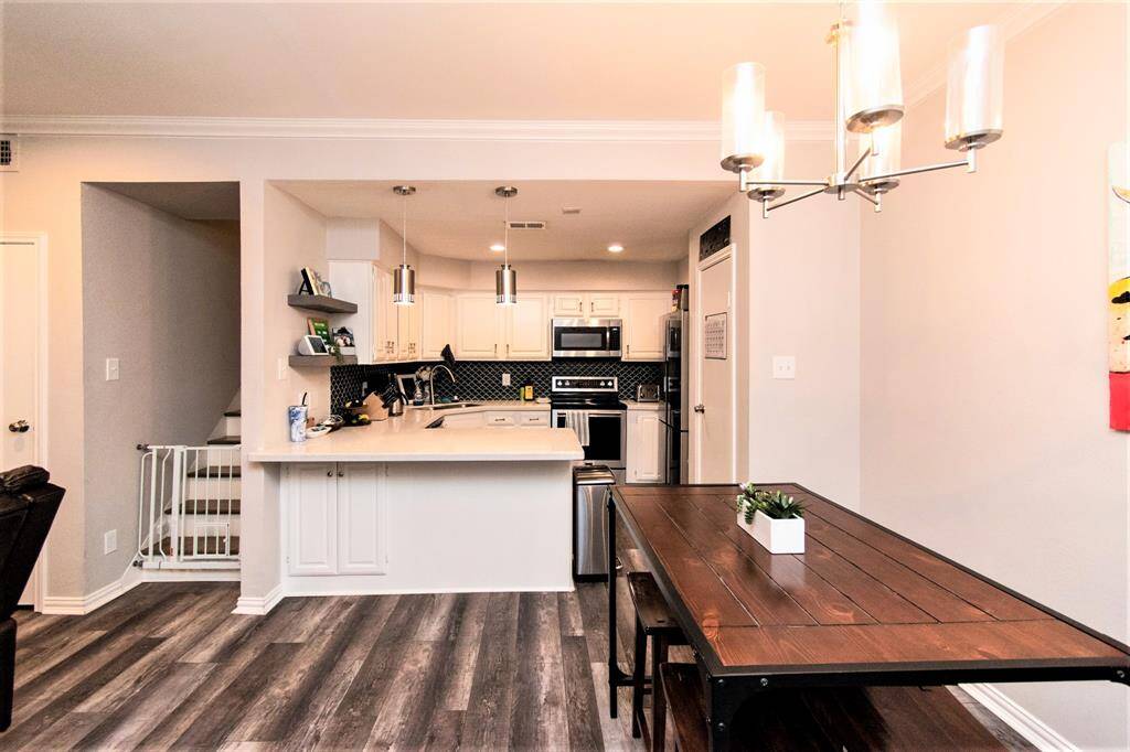 Open concept kitchen with Breakfast bar and dining area, with beautiful pendant lightings