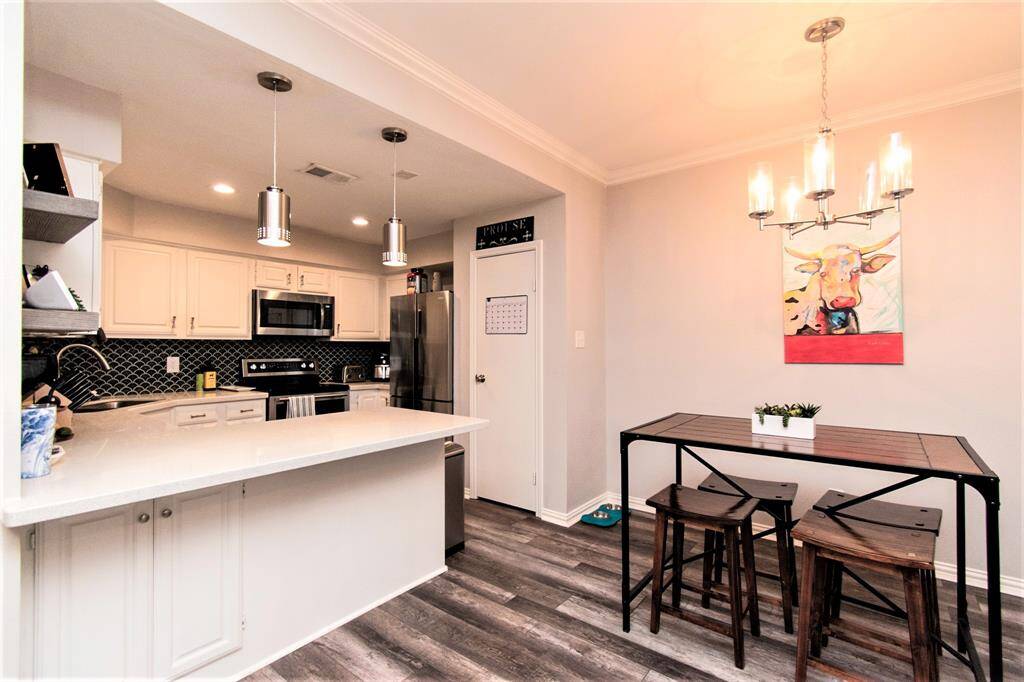 Open concept kitchen with Breakfast bar and dining area, with beautiful pendant lightings
