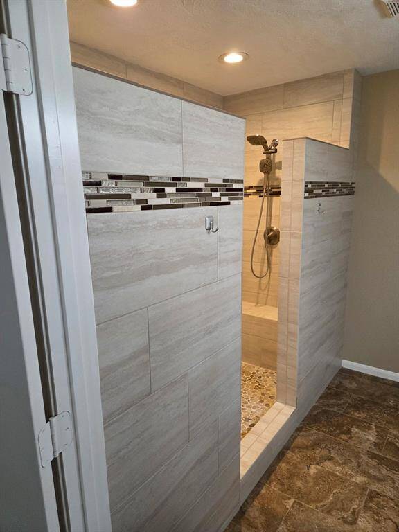 nice large walk in shower with dual shower heads