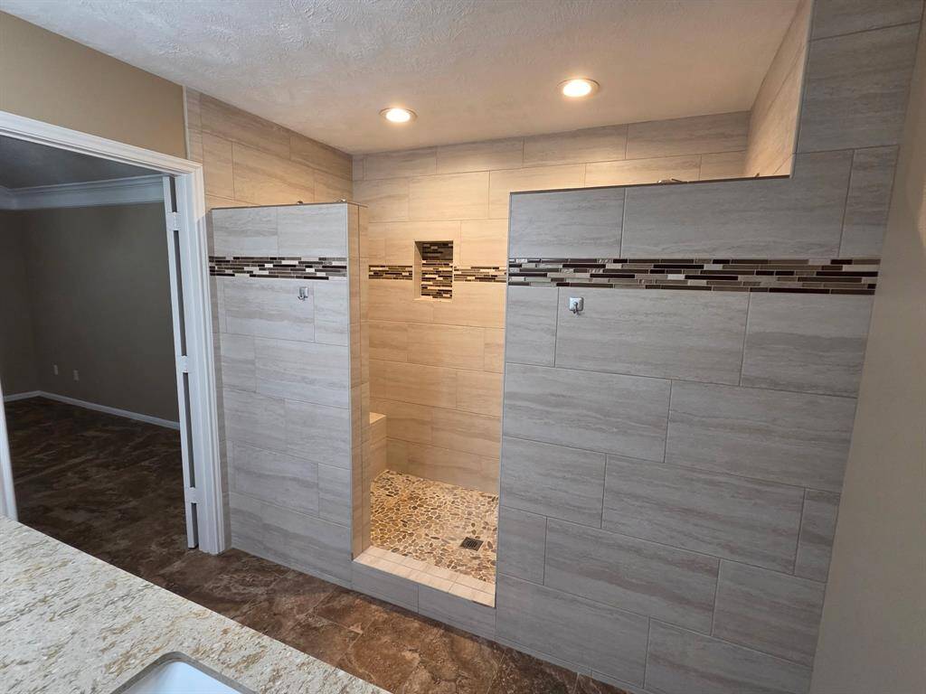 beautiful walk-in double shower