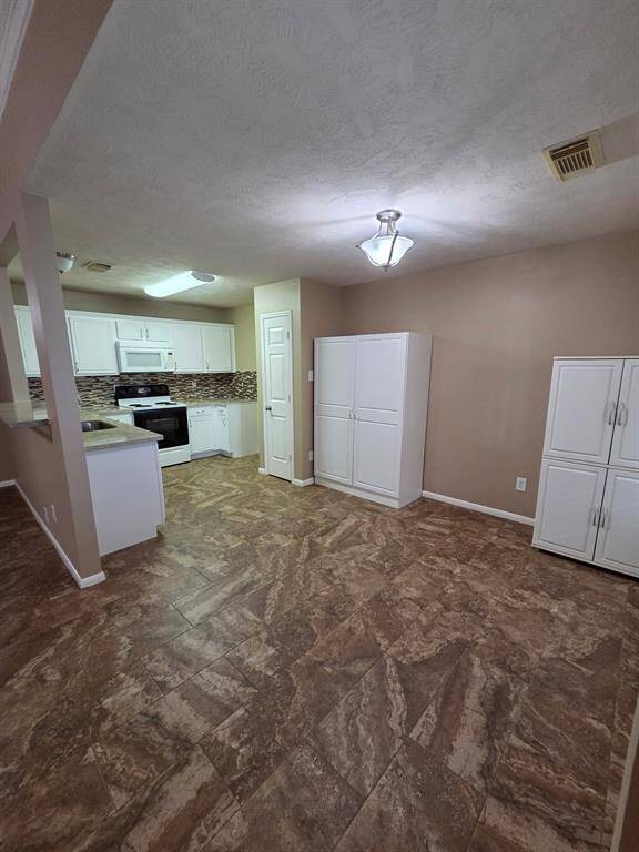 kitchen and breakfast room. The two cabinets in breakfast room can be removed if needed