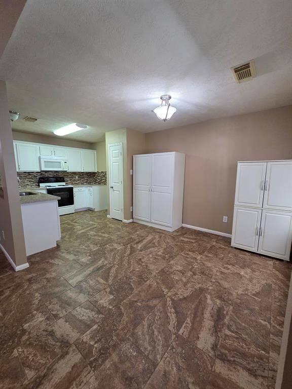 breakfast room with removable storage cabinets