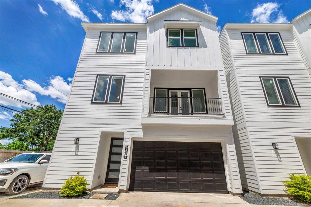 Welcome to Chateaus on Campbell, an 11 home new construction community in Spring Branch.