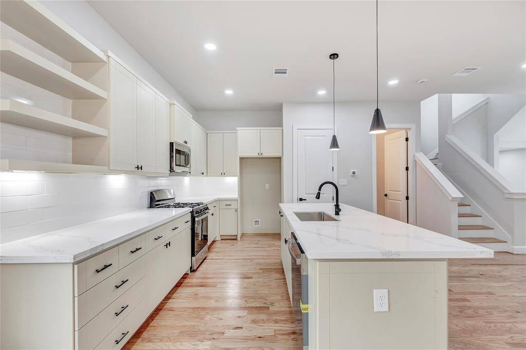 Elegant quartz countertops creating a bright, airy atmosphere in the kitchen.