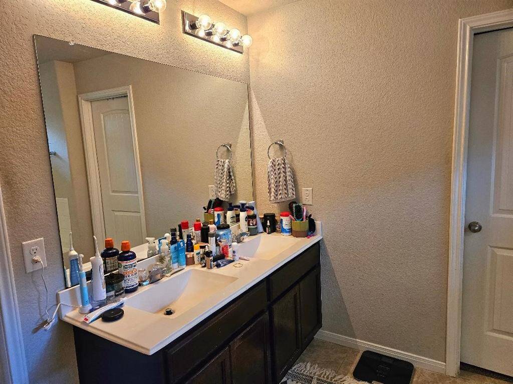 Master Bath with 2 Sinks.