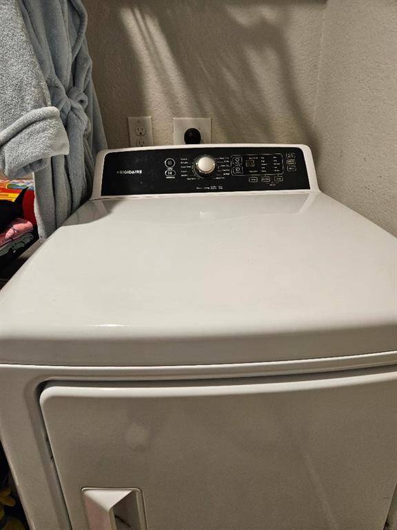 WASHER & DRYER INCLUDED.