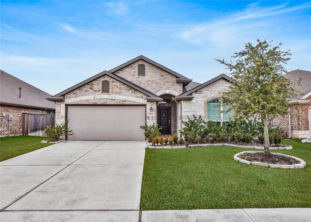 Welcome to 9414 Summer River in the Desired Neighborhood of Creekside Ranch Located in North Richmond!