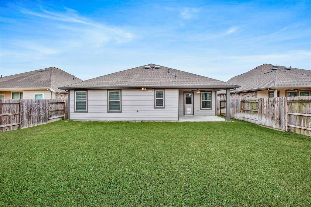 Enjoy Your Neighborhood Amenities! Among the Grassy Prairie Land and Lush Green Space is the Relaxed Neighborhood of Creekside Ranch. Experience the Wonderful Lifestyle in this Community that is Designed to Connect You with the Joys of the Great Outdoors. Pool-Splash Pad-Trails-Club House-Playground-Park-Pavillion-and More are Yours to Enjoy.