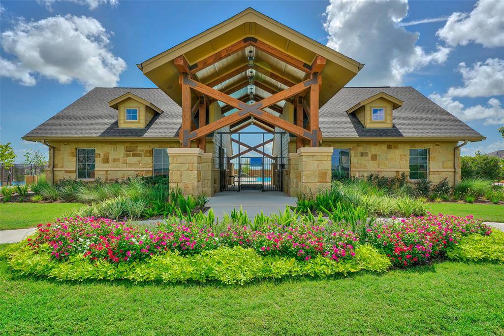 The Fabulous Pool Area has Beautiful Open Skies and Lake Views.