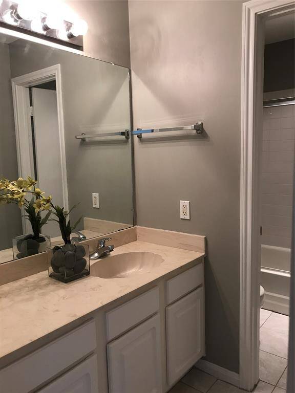 2nd bathroom