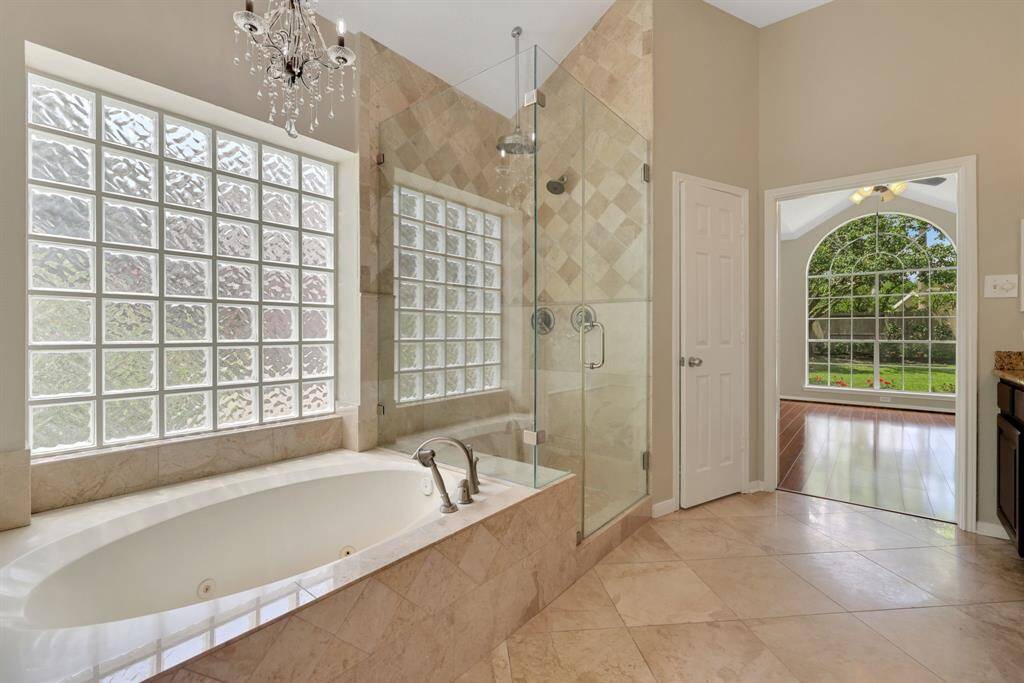 Relax in this spa-like bath, designed for ultimate comfort and luxury.