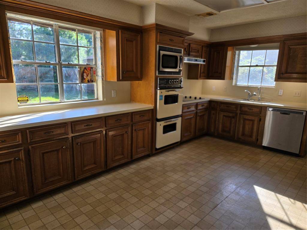 Kitchen - left side