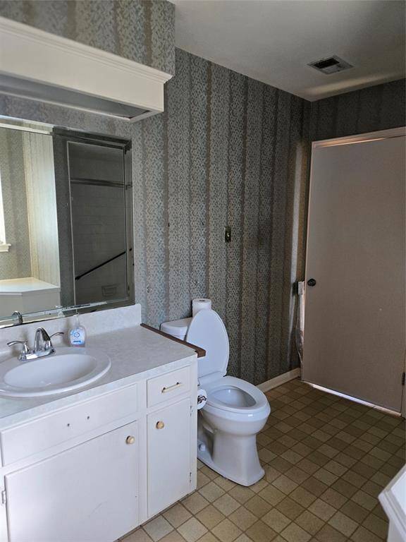 Master bathroom left side