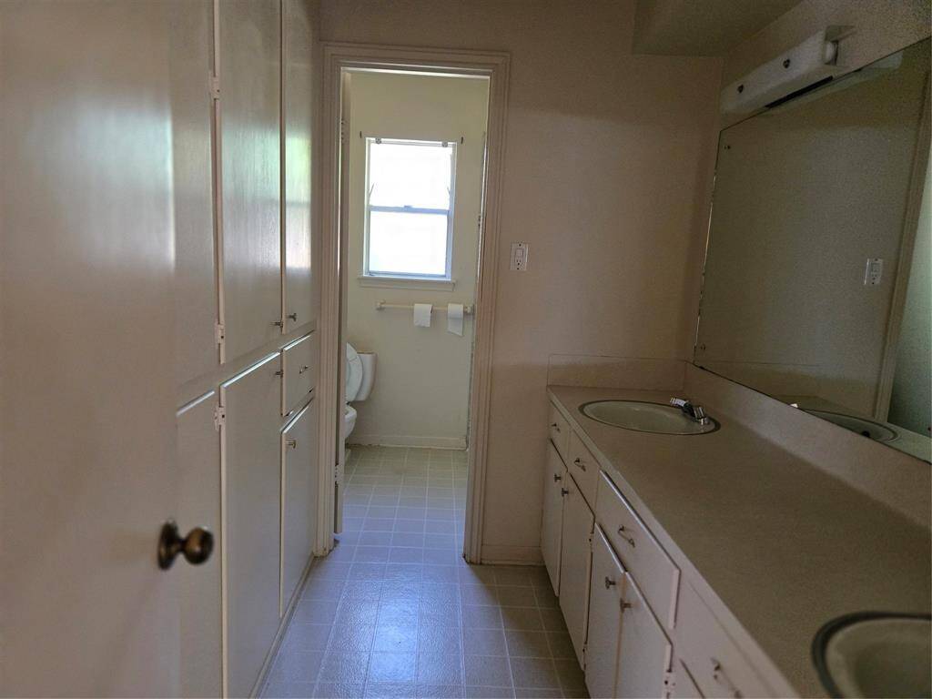 Upstairs bathroom