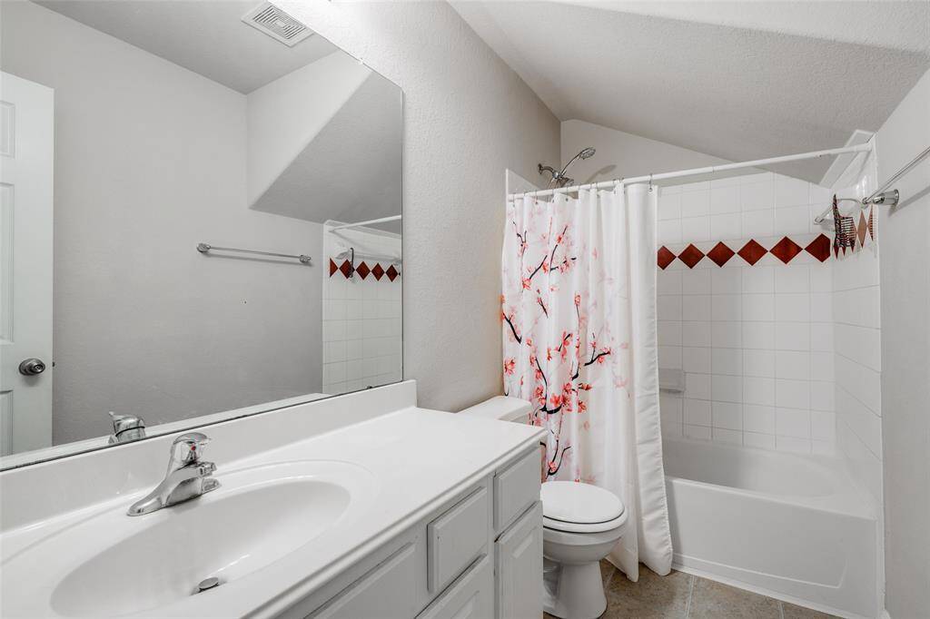 Second upstairs full bathroom