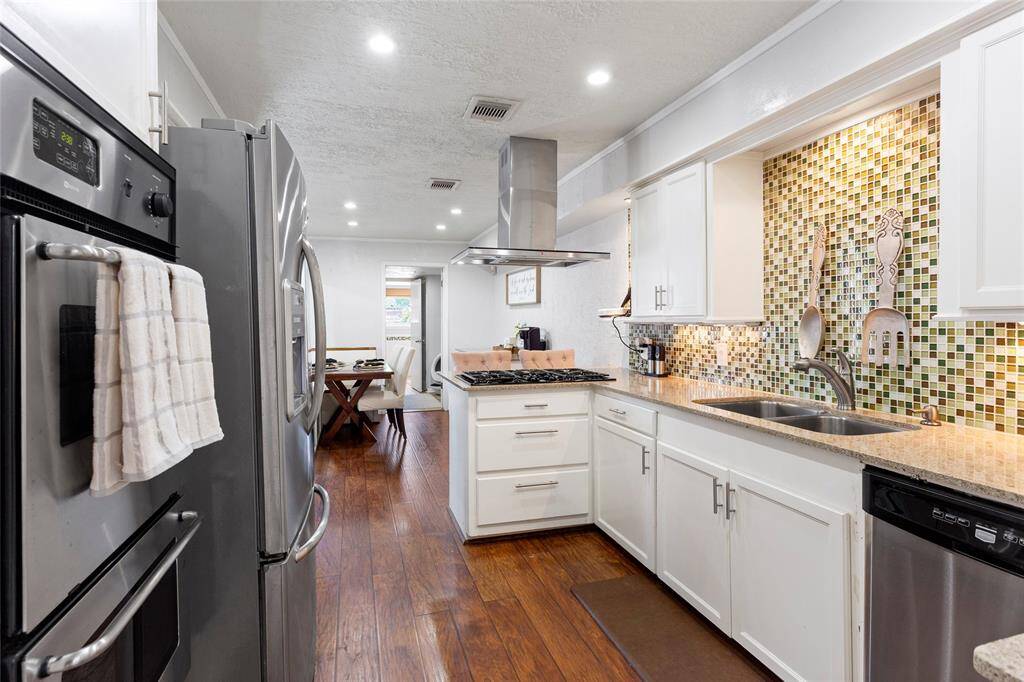 Notice the double ovens to the left