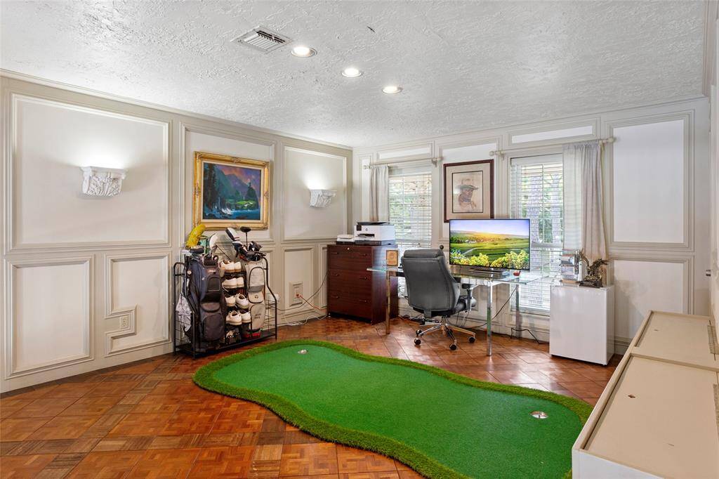 Upstairs game room could be used for a second living area, office, craft area or whatever your heart desires.