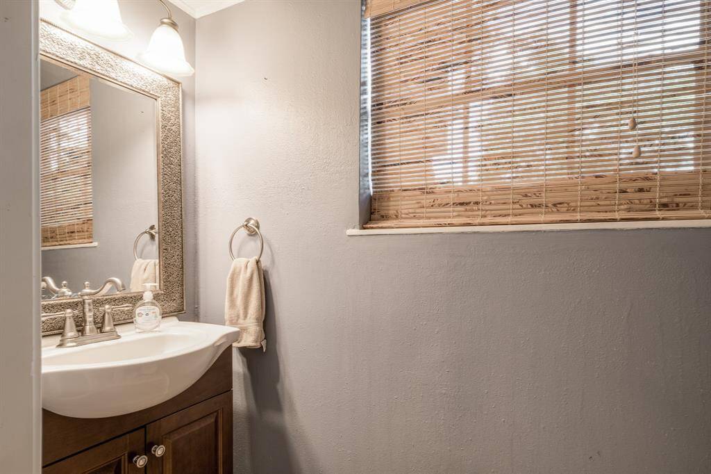 Half bath off the laundry room.
