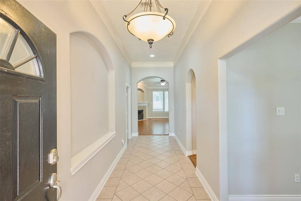 Inviting entry.  Home office is to your right.