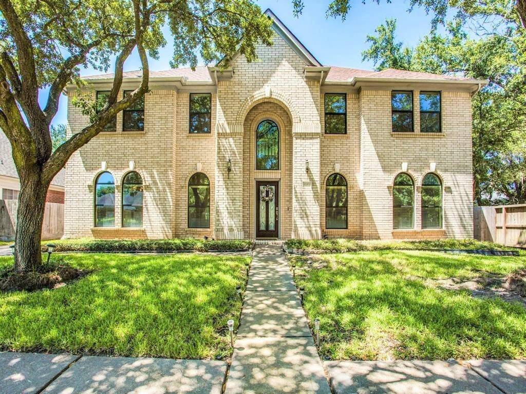 Welcome to 14202 Scarborough Fair! Located in the beautiful community of Meadow Briar.All pictures are from prior years.