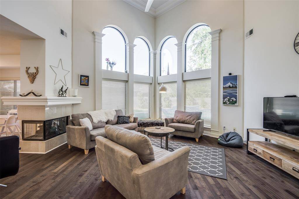 The family room and breakfast room also feature a double sided gas fireplace. Just open the blinds for a beautiful view of the tropical backyard oasis!