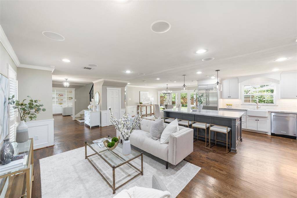 Living Room/Kitchen
