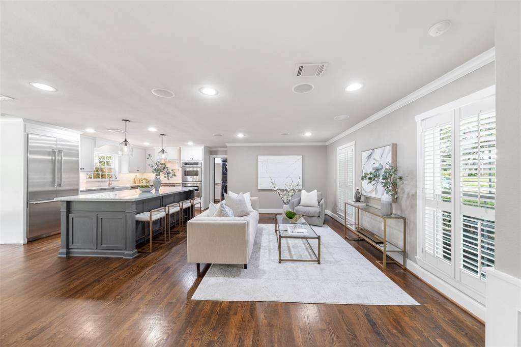 Living Room/Kitchen