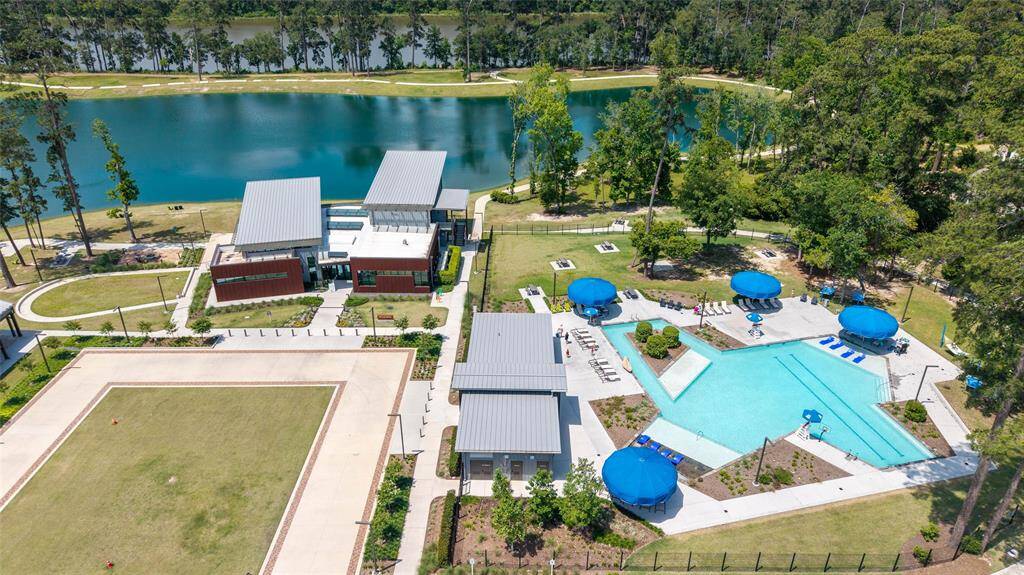 Grand Central Park Lakehouse and Pool area