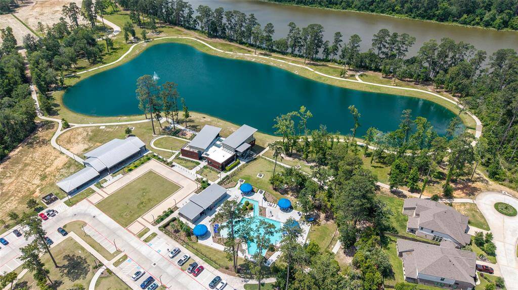 As an added benefit to the residents, a dedicated Lifestyle Director plans over 65 events a year at the various amenities throughout the community.