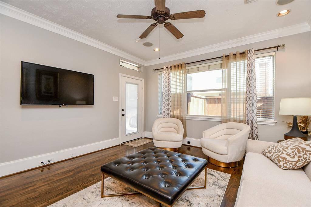 The wall of windows offers plenty of natural light. The doggy door offers easy access to fenced back patio with artificial turf. Low maintenance area that can enjoyed by pet or outdoor grilling.