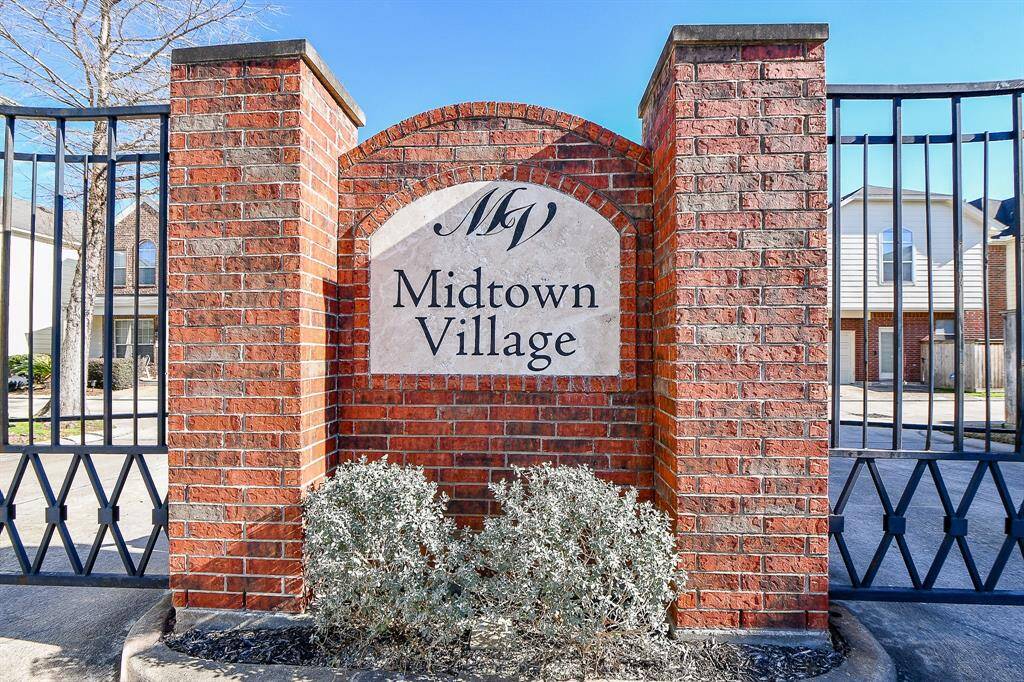 MIDTOWN VILLAGE is a gated community conveniently located close to major highways. Call to schedule your appointment today.