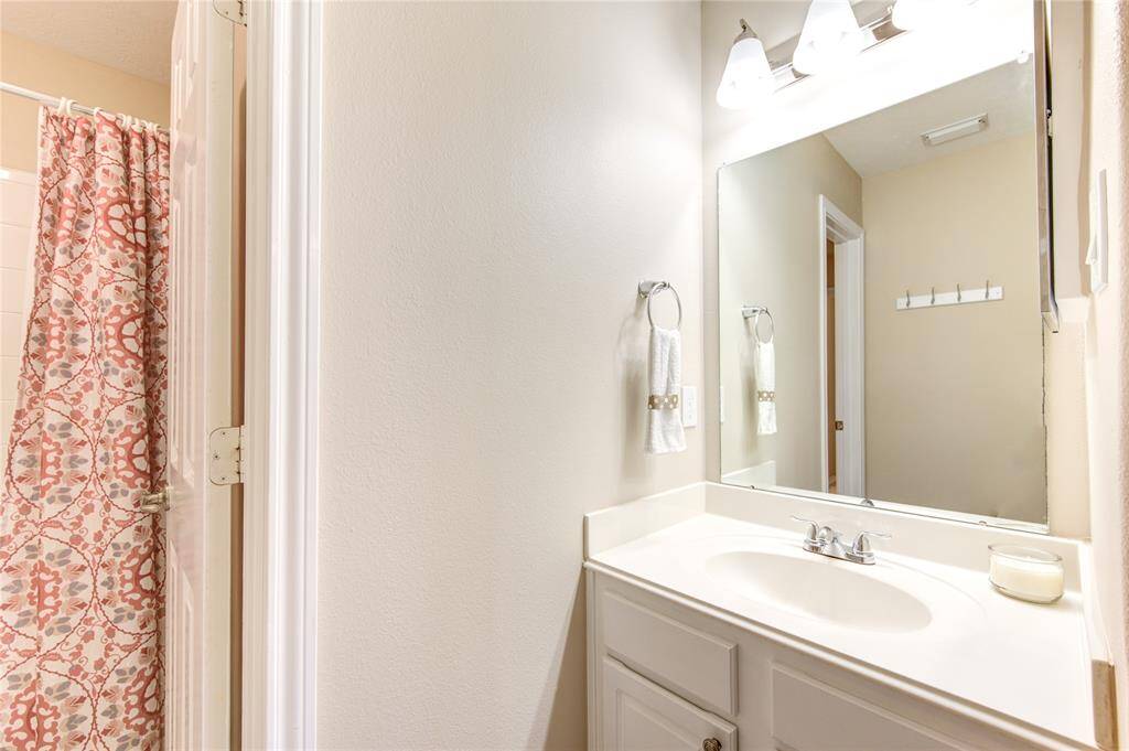2 sinks in 2nd bath
