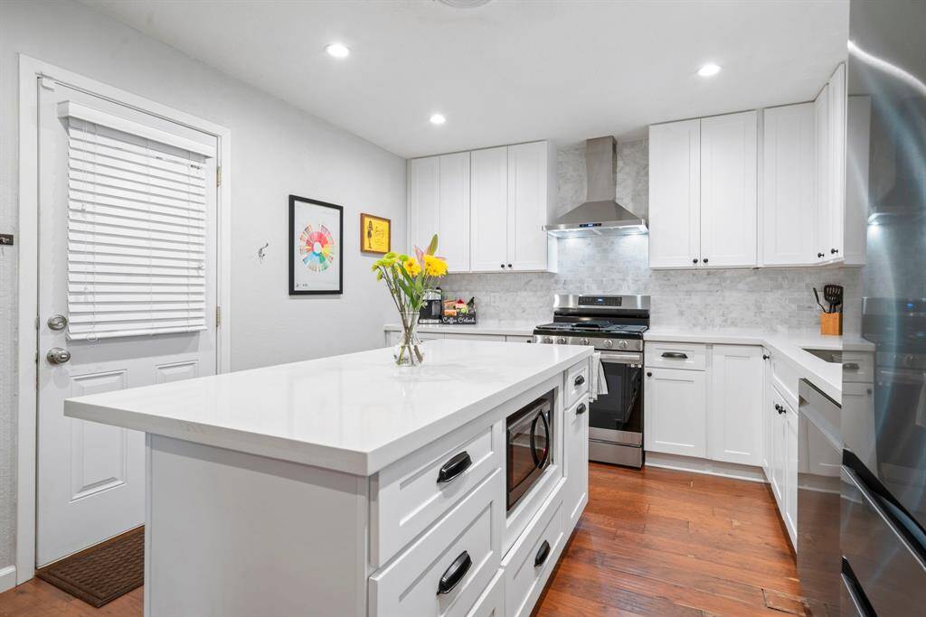 Remodeled kitchen w/ Island