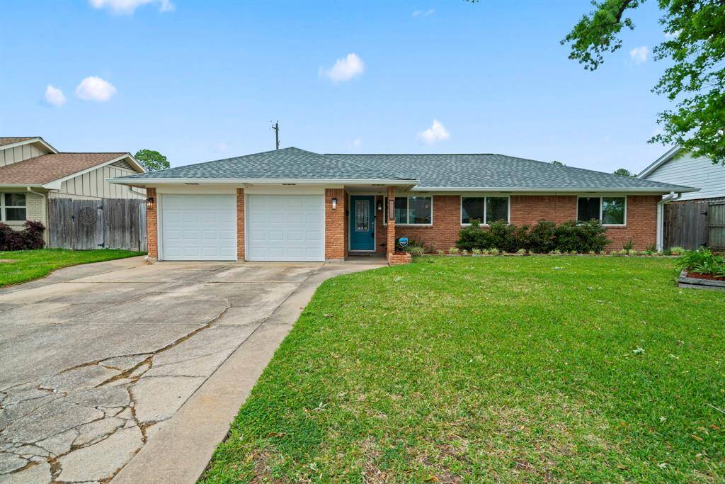 Long driveway and 2 car garage- plenty of parking