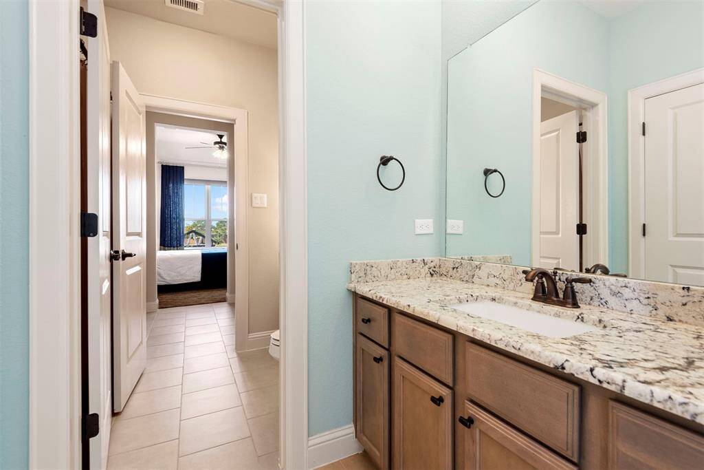 Jack & Jill bath between bedrooms 2 and 3