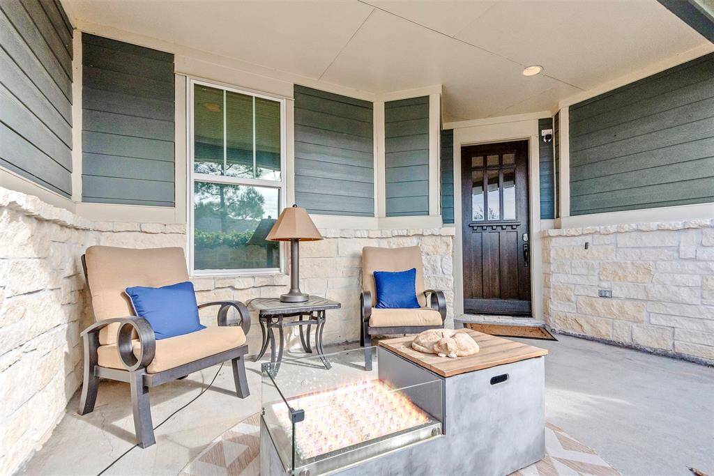 Large, covered front porch with fire pit!