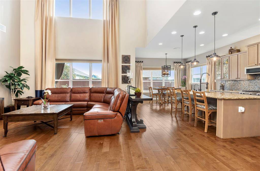 Open flowing floor plan