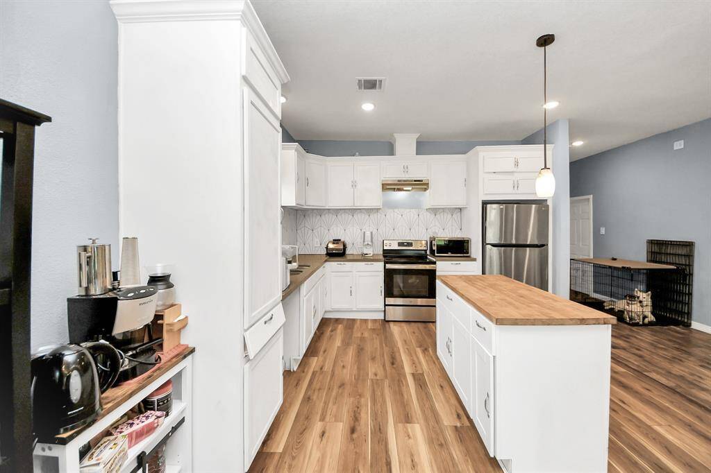 This 3 Bedroom, 2 Bath home offers open living concept with wood-like floors throughout. Stylish island kitchen with stainless appliances & decorative backsplash. Refrigerator, Washer & Dryer Included!. Close proximity to University of Houston, TSU, Midtown, Downtown, Eado and Medical Center. Easy access to I-69, HWY 288, I-45. Conveniently located near dining, shopping, museums, sports venues & entertainment!