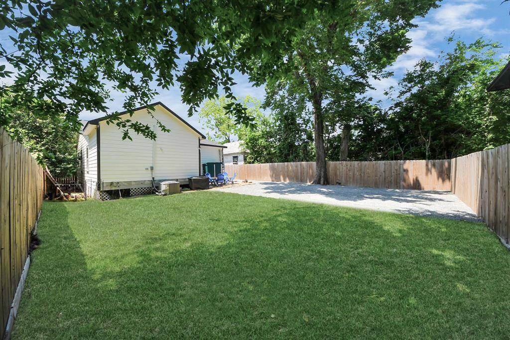 Boasting massive backyard with spacious paved patio and ample green space as well, great for outdoor entertaining along with additional parking for cars. Fully fenced/automatic driveway gate with extra 2 car parking spaces in front of home.
