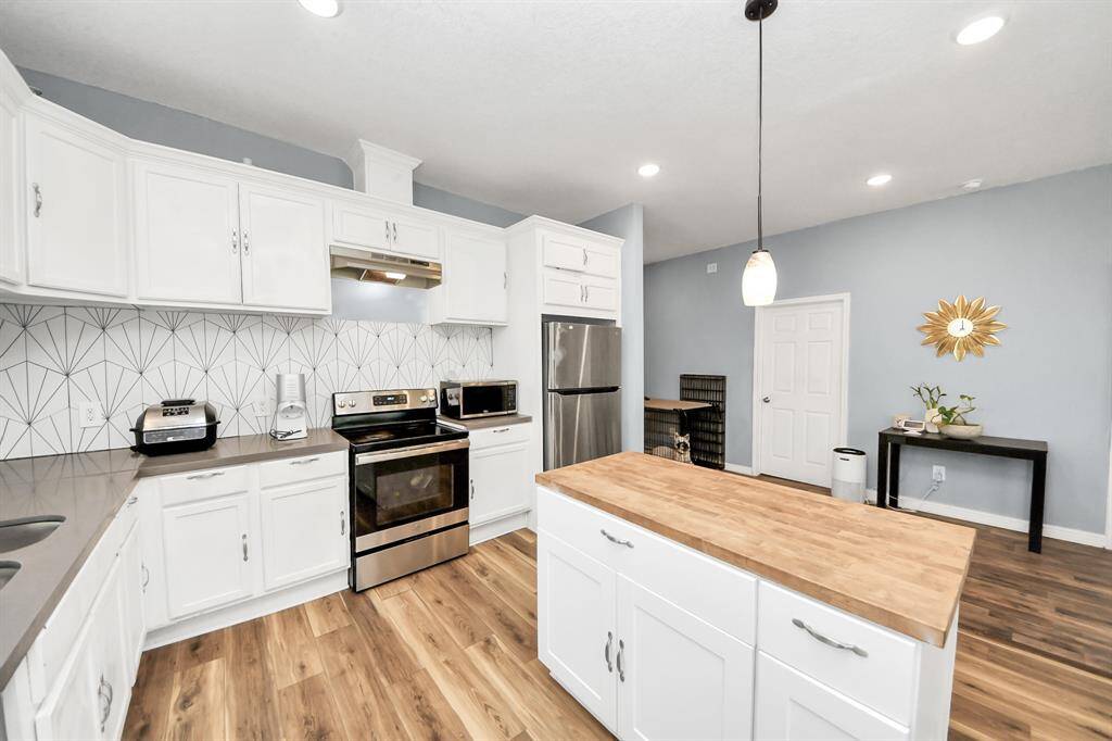 This 3 Bedroom, 2 Bath home offers open living concept with wood-like floors throughout. Stylish island kitchen with stainless appliances & decorative backsplash. Refrigerator, Washer & Dryer Included!. Close proximity to University of Houston, TSU, Midtown, Downtown, Eado and Medical Center. Easy access to I-69, HWY 288, I-45. Conveniently located near dining, shopping, museums, sports venues & entertainment!