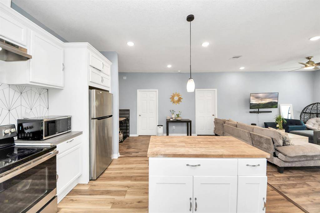 This 3 Bedroom, 2 Bath home offers open living concept with wood-like floors throughout. Stylish island kitchen with stainless appliances & decorative backsplash. Refrigerator, Washer & Dryer Included!. Close proximity to University of Houston, TSU, Midtown, Downtown, Eado and Medical Center. Easy access to I-69, HWY 288, I-45. Conveniently located near dining, shopping, museums, sports venues & entertainment!