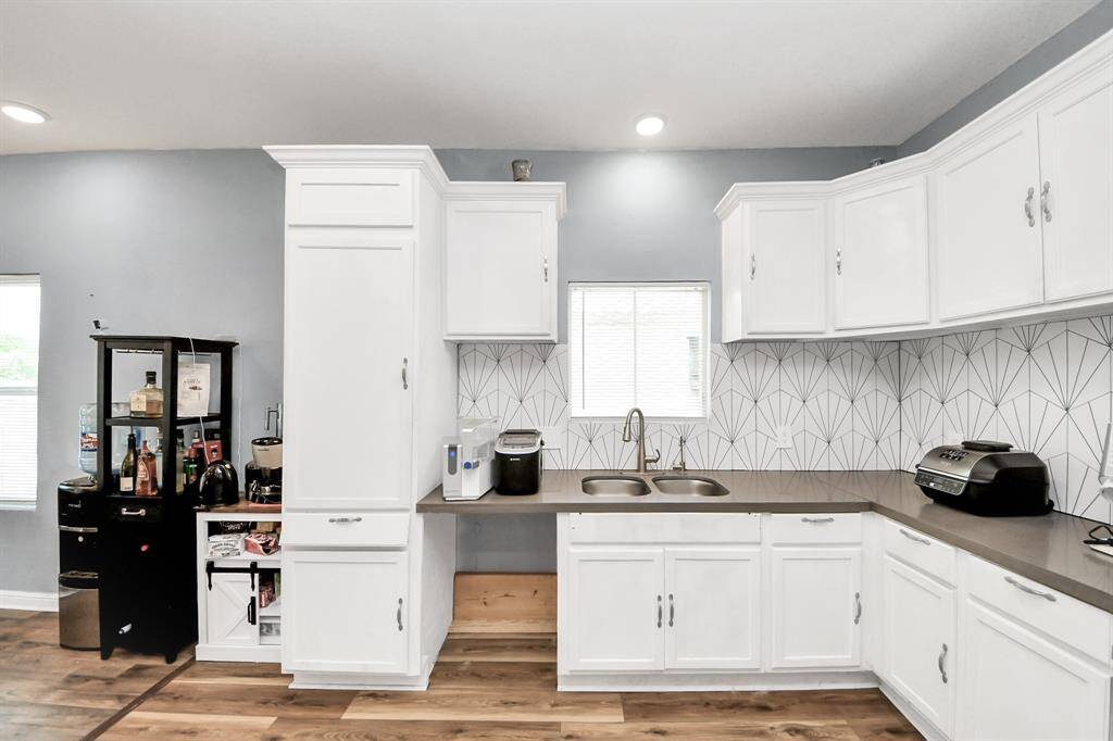 This 3 Bedroom, 2 Bath home offers open living concept with wood-like floors throughout. Stylish island kitchen with stainless appliances & decorative backsplash. Refrigerator, Washer & Dryer Included!. Close proximity to University of Houston, TSU, Midtown, Downtown, Eado and Medical Center. Easy access to I-69, HWY 288, I-45. Conveniently located near dining, shopping, museums, sports venues & entertainment!