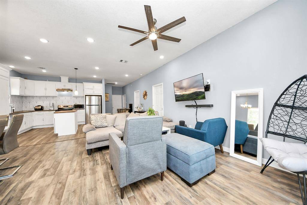 This 3 Bedroom, 2 Bath home offers open living concept with wood-like floors throughout. Stylish island kitchen with stainless appliances & decorative backsplash. Refrigerator, Washer & Dryer Included!. Close proximity to University of Houston, TSU, Midtown, Downtown, Eado and Medical Center. Easy access to I-69, HWY 288, I-45. Conveniently located near dining, shopping, museums, sports venues & entertainment!