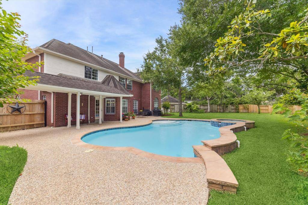 Huge backyard with multiple locations for seating