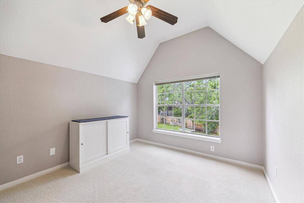 This room could be a bedroom, office, craft room...so many possibilities!