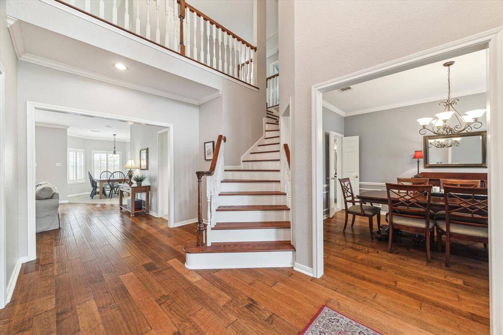 Large, inviting entryway