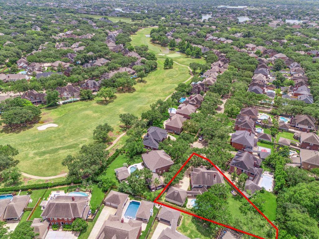 Huge lot in desirable Williams Glen